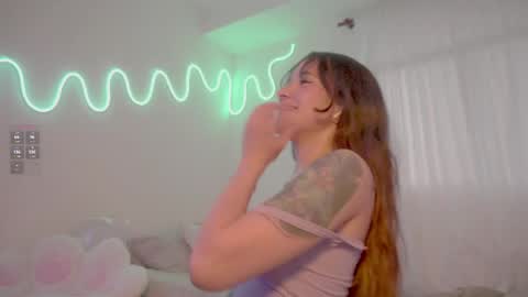 honeeeey_ online show from April 15, 11:05 pm