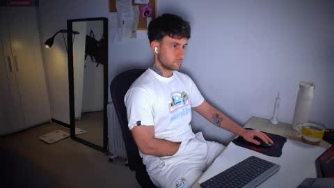 Andrew online show from February 10, 8:23 pm