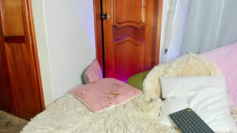 honey  monroe online show from May 14, 4:32 am