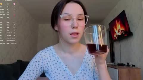 honey_peachy online show from May 7, 7:48 am