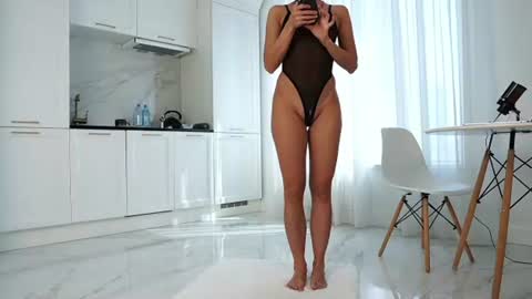 Mia online show from August 2, 3:41 am