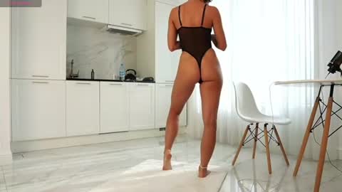 Mia online show from July 31, 1:39 am