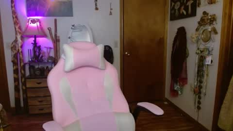 Honey Bee online show from December 16, 3:54 pm