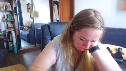HoneydewMolly online show from July 1, 9:07 am