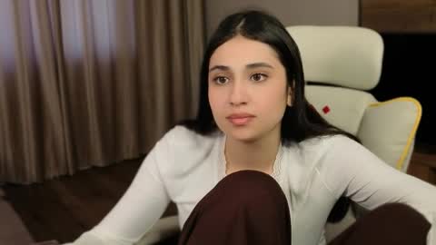 honeylanaa online show from May 16, 10:36 am