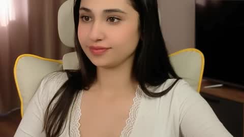honeylanaa online show from May 16, 5:15 am
