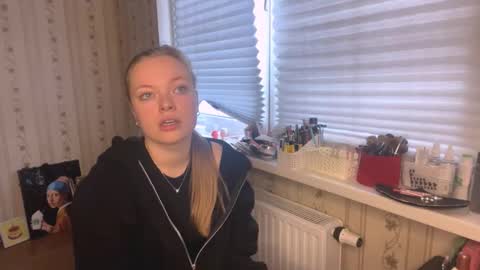 Hello My name is Lola online show from March 28, 11:33 am