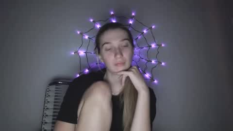 honeyveil online show from November 8, 4:43 pm