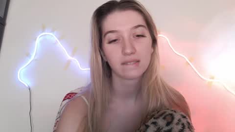 honeyveil online show from April 22, 12:23 pm