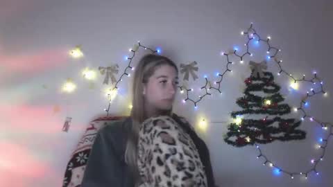 honeyveil online show from December 23, 10:43 am