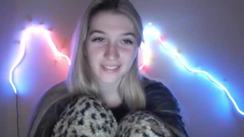 honeyveil online show from May 10, 8:26 pm
