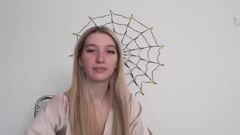 honeyveil online show from October 23, 12:17 pm