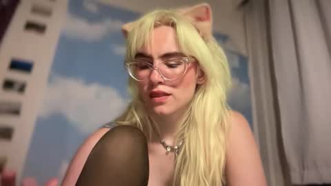 Snapshot of honeyxlimbed chatting on October 29, 6:15 am Emi Rose online show from October 29, 6:15 am