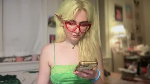 Snapshot of honeyxlimbed chatting on September 26, 7:38 am Emi Rose online show from September 26, 7:38 am