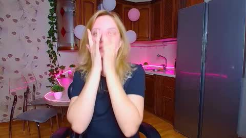 hope happyyy online show from September 18, 1:09 am