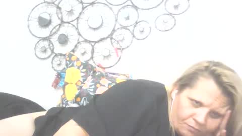 hornihunniatx online show from February 26, 2:30 am