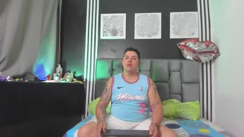 horny_couplefire online show from November 3, 8:21 pm