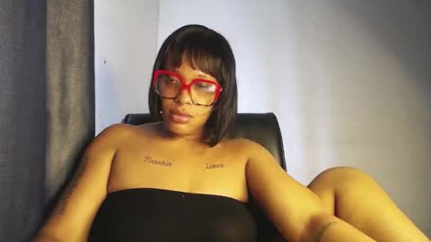 horny_ebonygirl_ online show from May 23, 12:34 pm