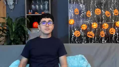 Snapshot of horny_twinks_guys chatting on October 26, 8:30 pm Alex and Camilo online show from October 26, 8:30 pm