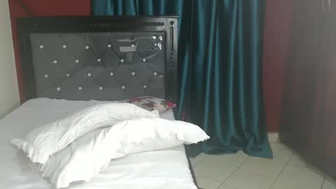 Snapshot of hornybella4 chatting on February 19, 12:46 am Bella online show from February 19, 12:46 am