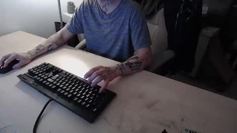 hornyfitboy24 online show from May 17, 4:11 am