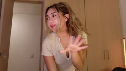 Holly  online show from May 28, 12:19 am