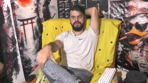 Snapshot of hornymaster93 chatting on October 8, 11:43 pm hornymaster online show from October 8, 11:43 pm