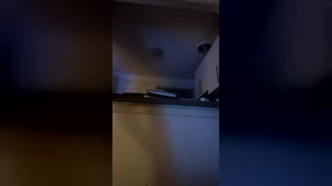 hornyonelooking1 online show from December 3, 10:38 am