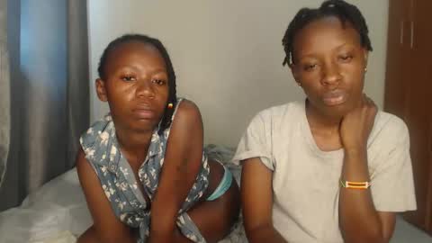 Snapshot of hornysouls01 chatting on October 14, 7:33 am hornysouls01 online show from October 14, 7:33 am