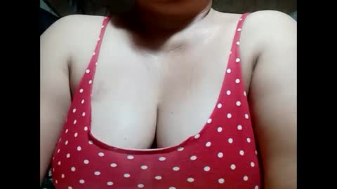 Snapshot of hot_boobs21 chatting on February 16, 9:27 pm hot_boobs21 online show from February 16, 9:27 pm