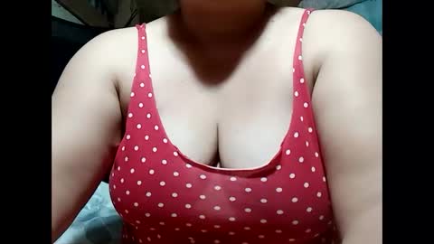 Snapshot of hot_boobs21 chatting on February 11, 9:03 pm hot_boobs21 online show from February 11, 9:03 pm