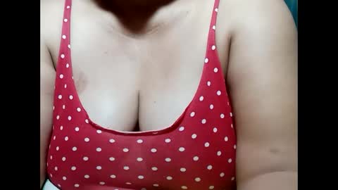 Snapshot of hot_boobs21 chatting on February 26, 9:09 pm hot_boobs21 online show from February 26, 9:09 pm