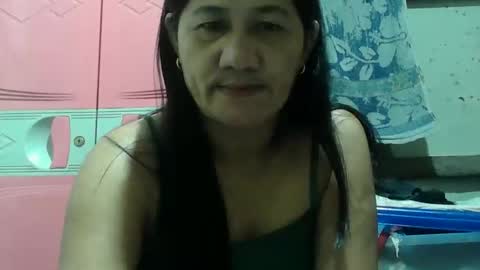 Snapshot of hot_mama09 chatting on October 3, 9:01 pm hotmama online show from October 3, 9:01 pm