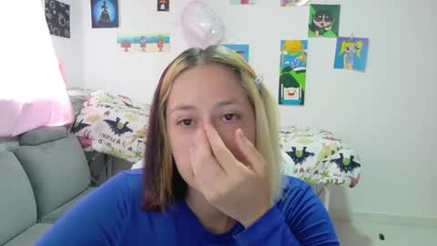 Mia online show from April 22, 4:36 pm