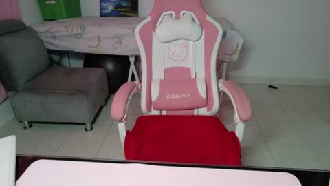 Mia online show from July 10, 2:11 pm