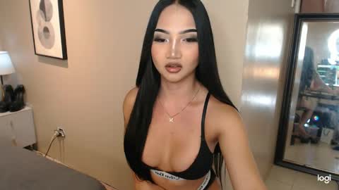 hot_nikki69 online show from May 4, 6:31 am