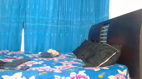 Snapshot of hot_sharks__ chatting on October 6, 7:48 am Hot Sharks online show from October 6, 7:48 am
