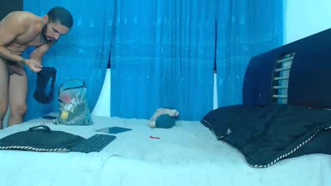 Snapshot of hot_sharks__ chatting on September 16, 5:32 am Hot Sharks online show from September 16, 5:32 am