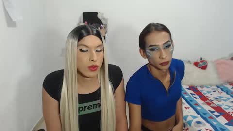 Snapshot of hot_skiiny chatting on October 1, 4:22 am hot_skiiny online show from October 1, 4:22 am