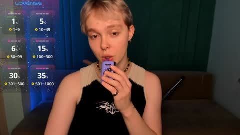 Snapshot of hot_twinkboy chatting on February 5, 3:31 pm hot_twinkboy online show from February 5, 3:31 pm