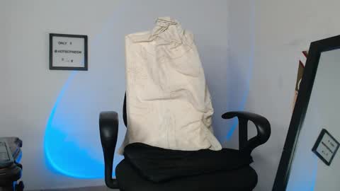 Alex Neon online show from November 21, 3:21 pm