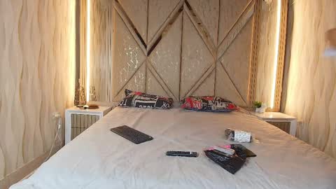 hotcouple_222 online show from April 9, 1:28 pm