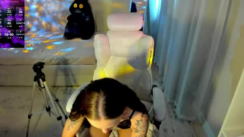 SWEET DEVILS PUSSY  online show from May 25, 3:45 am