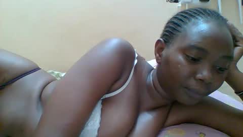 Queen online show from December 3, 12:31 am