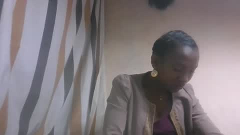 Snapshot of hotiesveronique chatting on October 21, 4:39 am veronique online show from October 21, 4:39 am