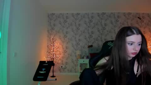 hotmolly_ online show from March 13, 8:34 pm