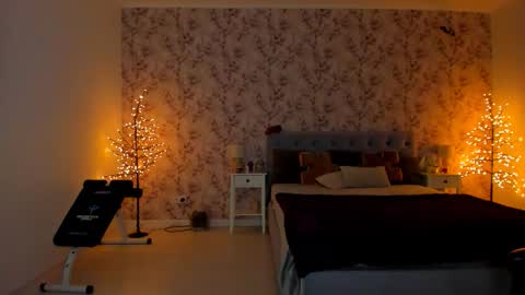 hotmolly_ online show from March 7, 8:31 pm