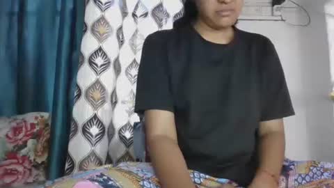 Snapshot of hotnsweetindian chatting on October 20, 4:17 am lola online show from October 20, 4:17 am