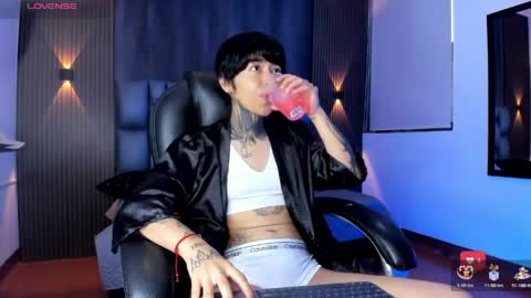 Juls online show from May 28, 7:34 pm