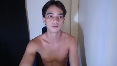 hottiespydie online show from December 21, 8:04 pm